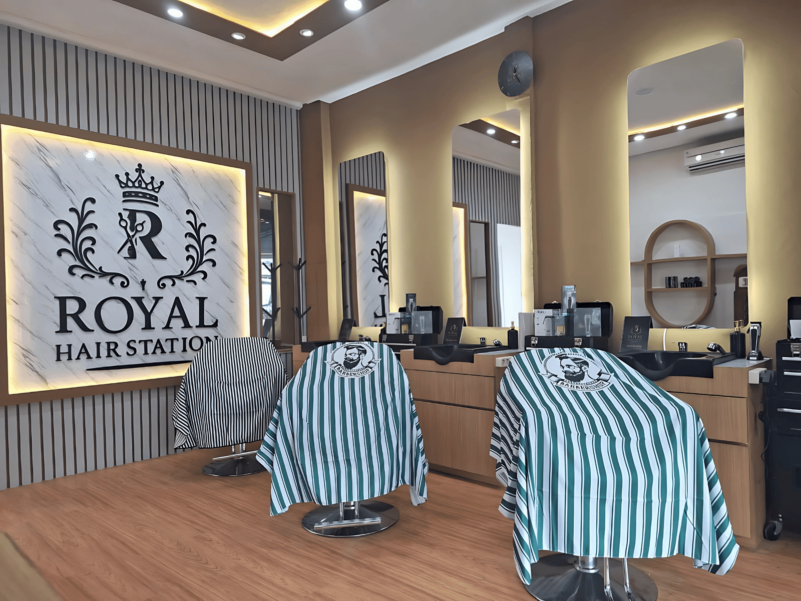 Royal Hair Station Gambar